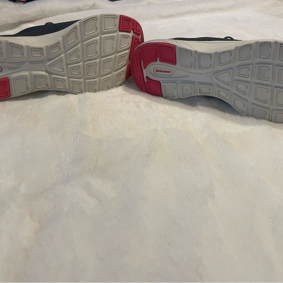 Skechers Womens Gray gently worn size 7.5 - Picture 3 of 5